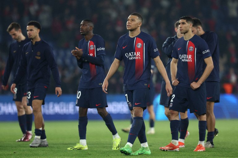 Dans ses propos, Mbappé évoque la fin prochaine de son aventure parisienne, annonçant son dernier match au Parc des Princes pour le dimanche suivant. « Voilà, c’est ma dernière année au Paris Saint-Germain, je ne vais pas prolonger, et je vais terminer mon aventure dans quelques semaines. J’ai mon dernier match au Parc des Princes dimanche », a dit l’international français.